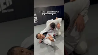 Jiu jitsu - Estrangulamento- guarda fechada - Finalização.