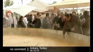 Turkish chefs cook world's largest omelette