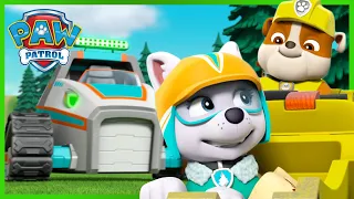 Pups save Everest's snow vehicle that's driving by itself! - PAW Patrol Episode - Cartoons for Kids