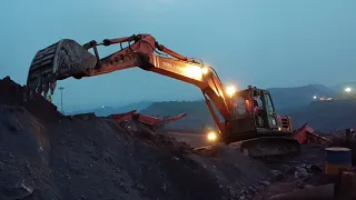 Tata hitachi excavator ex210lc//evining mining shifting work.!.....