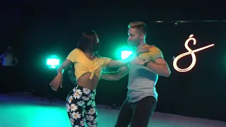 Andres y Yessica Bachata en ASENTO ACADEMY - Puertas Abiertas