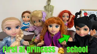 Elsa and Anna toddlers First day at Princess 👸 School Disney