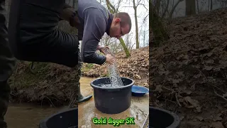 Finding Real Gold in the Stream! Panning Like a Pro #GoldRush