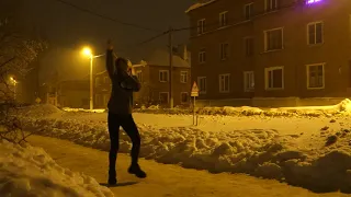 танец на снегу - dance in the snow