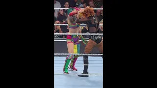 #Asuka had us (and #BeckyLynch) dizzy with this series of spinning attacks! #WWE #WWERAW @KanaChanT