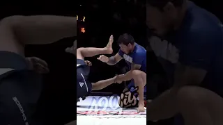 Jiu Jitsi scramble- Lucas Barbosa vs Vagner Rocha @adcc-official  FACE KICK after a scramble.