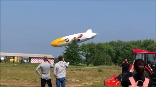 Zeppelin NT přistál v Praze na letišti Letňany (LKLT)