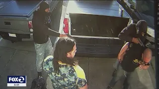 Oakland restaurant owner robbed at gunpoint outside eatery