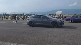 CUPRA LEON VS DODGE CHARGER DRAG RACE