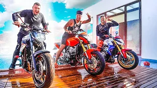 COLOQUEI 3 MOTOS NA PISCINA E ACELEREI TUDOO !! *vocês não vão acreditar a altura e barulho que fez*