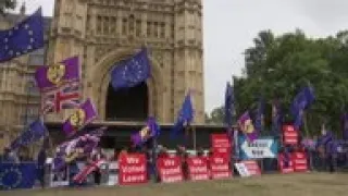 Reactions outside parliament as Bercow to step down