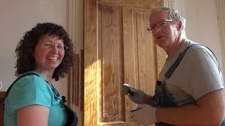 EP98 Cleaning a Victorian Door