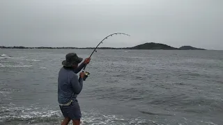 PESCARIA DE PAMPO GIGANTE NAS TRÊS PRAIAS, GUARAPARI!