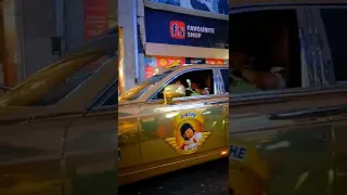 Taxi as a Gold Rolls Royce Phantom (Not expensive to rent, Details on full video) #rollsroyce
