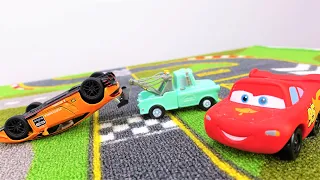 Lightning McQueen toy car races with cars for kids | Pretend to play with toy cars