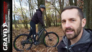 Wie stehe ich richtig auf dem Mountainbike | MTB Fahrtechnik Tutorial für Anfänger | Leo Kast