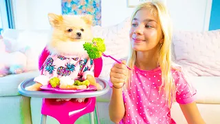 Maggie is playing with Shanti Do you like broccoli?