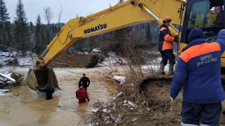 Сейф с золотом найден на месте прорыва дамб в Красноярске