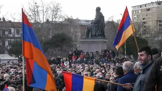 Пашинян настаивает на своем