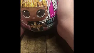 Unboxing LOL Glitter Globe Series