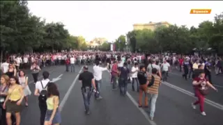 Полиция Еревана угрожает разгоном протестующим