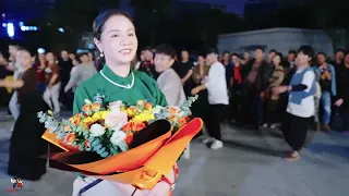 Yongji, the Tibetan girl who received the flowers is happy!