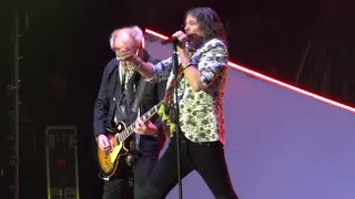 Foreigner - Hot Blooded (Live)