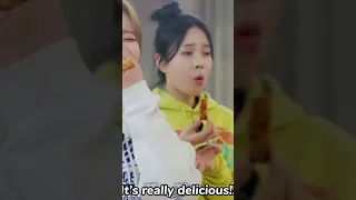 Jihan’s funny reactions after eating food 🤣 #Weeekly #Jihan #kpop