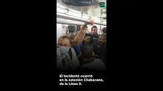 En Metro Chabacano, hombre ataca a 3 personas con un cuchillo