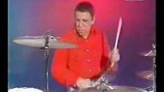 Buddy Rich vs Animal in italian...