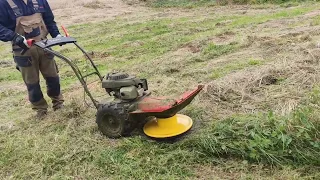 Samojezdna kosiarka rotacyjna, bębnowa. Dla kogo i jak kosi.