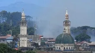 Air strikes in Marawi as Philippines troops try to retake city