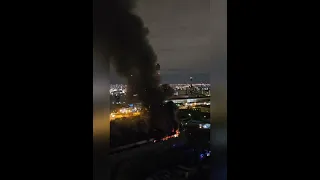 📣 на ул.Буракова, #вао МСК загорелся завод, площадь🔥2500 метров кв.🔥на 1-3 эт здания, кровле #пожар