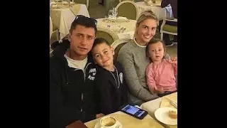 Павел Прилучный и его семья