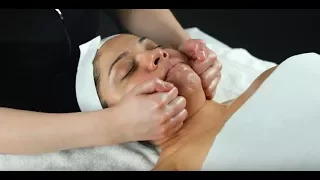 Face Neck Décolleté Massage Technique