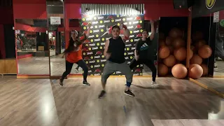 10 MUCHACHOS - ZUMBA