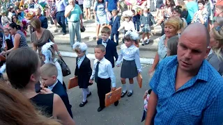 1 сентября 2018 ЛНР Алчевск АСЭГ линейка, молебен Свято-Покровский храм