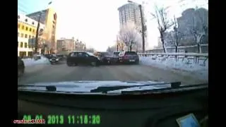 Смежие аварии и ДТП зима-весна 2013 Car Crash compilation