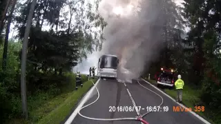 Požár autobusu 17 6 2016 u Věšína