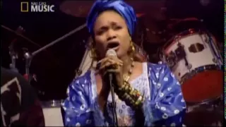 Oumou Sangare - "Wayeina"  (Womad 2003)