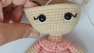 Como bordar olhos de boneca amigurumi