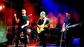 The Delay w/ Giannis Koumarianos - Love is Blindness (U2 Cover) Live at Faust