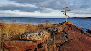 КАРЕЛИЯ. ОСЕНЬ НА БЕЛОМ МОРЕ... (Фото Виталия Зайцева (Москва), музыка - Yakuro (Таллин))