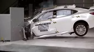 IIHS - 2016 Lexus ES 350 - small overlap crash test / GOOD EVALUATION