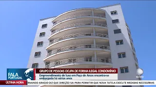 Grupo de pessoas ocupa de forma ilegal condomínio em Oeiras