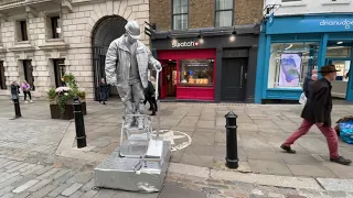 Silver man statue revealed how he gets on his shovel trick | Secret Exposed| London