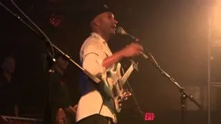 Tom Morello shares a story on the making of Sleep Now In The Fire video (2012/12/05 Troubadour)