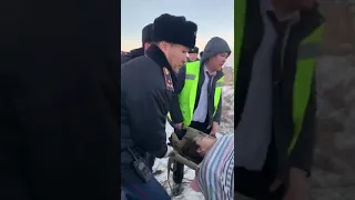 Видео эвакуации пассажиров разбившегося самолета в Алматы