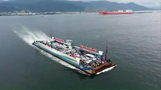 Drone Filma a travessia da balsa de São Sebastião para Ilhabela 03/01/2022