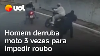 Homem derruba moto 3 vezes para atrapalhar assaltante e consegue impedir roubo; veja vídeo